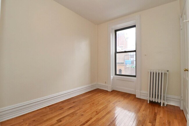 Building Photo - 92 Bright St