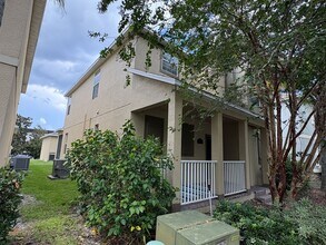 Building Photo - 3 Bedroom / 2.5 Bathroom Two Story Indepen...