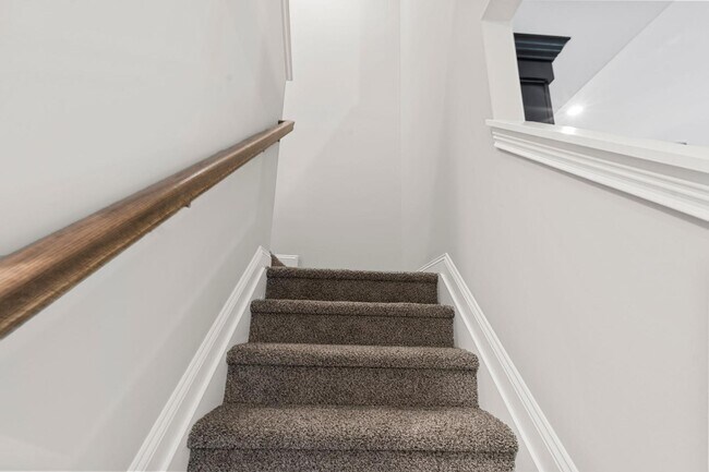 Building Photo - 453 Friendly Ave