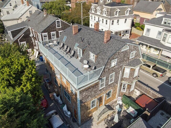 Primary Photo - 209 Spring St