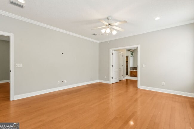 Building Photo - 185 Sunset Dr