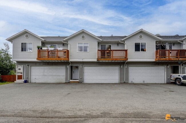 Building Photo - Modern 4-Bedroom Townhome in Desirable Sou...