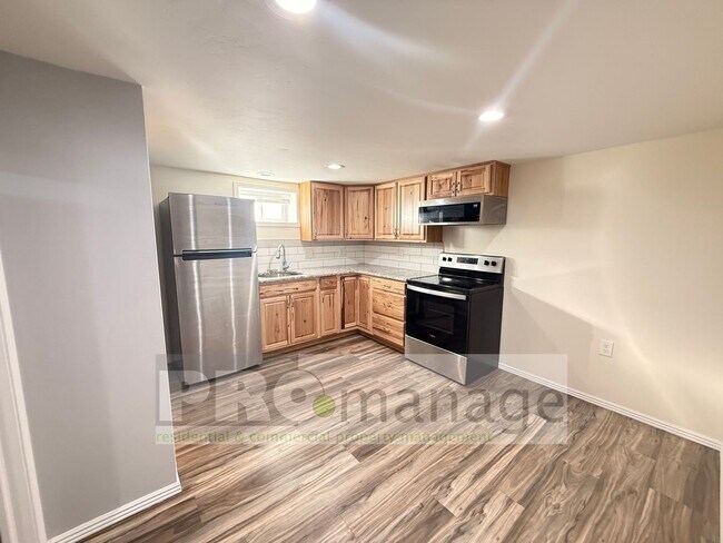 Primary Photo - 335 E 17th St