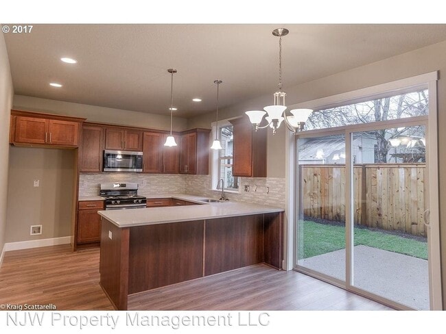 Building Photo - 4 br, 3 bath House - 17955 SW Meadowbrook Way
