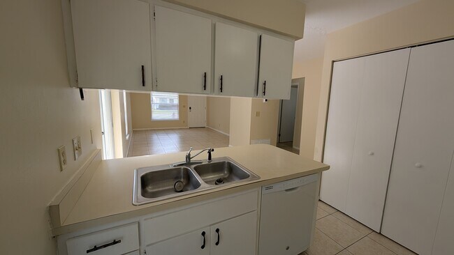 Building Photo - 2601 NE 23rd Ave