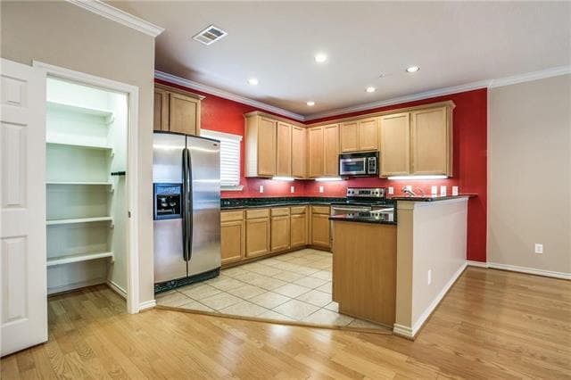 Building Photo - 2415 Stutz Dr