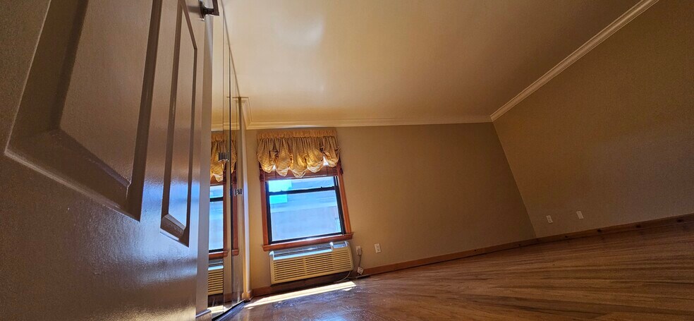 Building Photo - 416 68th St
