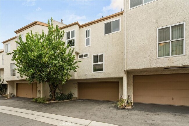Building Photo - 5339 Coldwater Canyon Ave