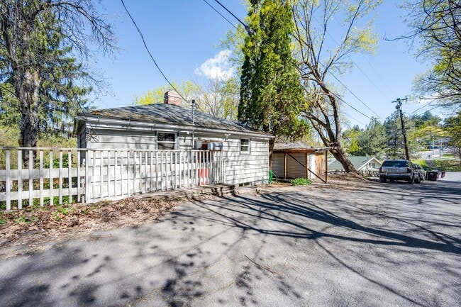 Building Photo - Charming College Hill Gem – Your Perfect Student Home!