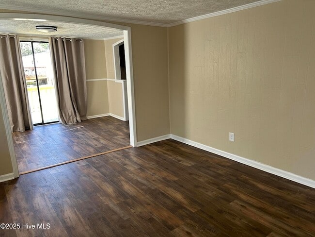 Building Photo - 178 Rosalyn Rd