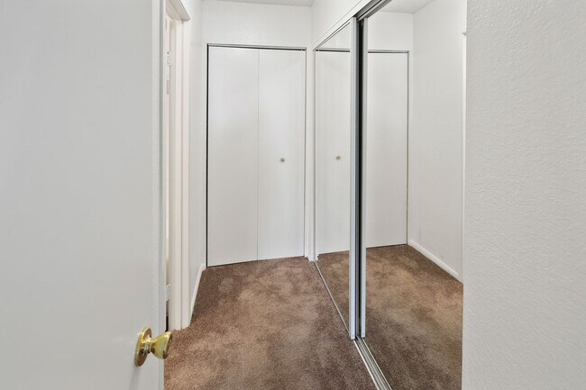 Building Photo - 3151 N Soaring Gulls Dr