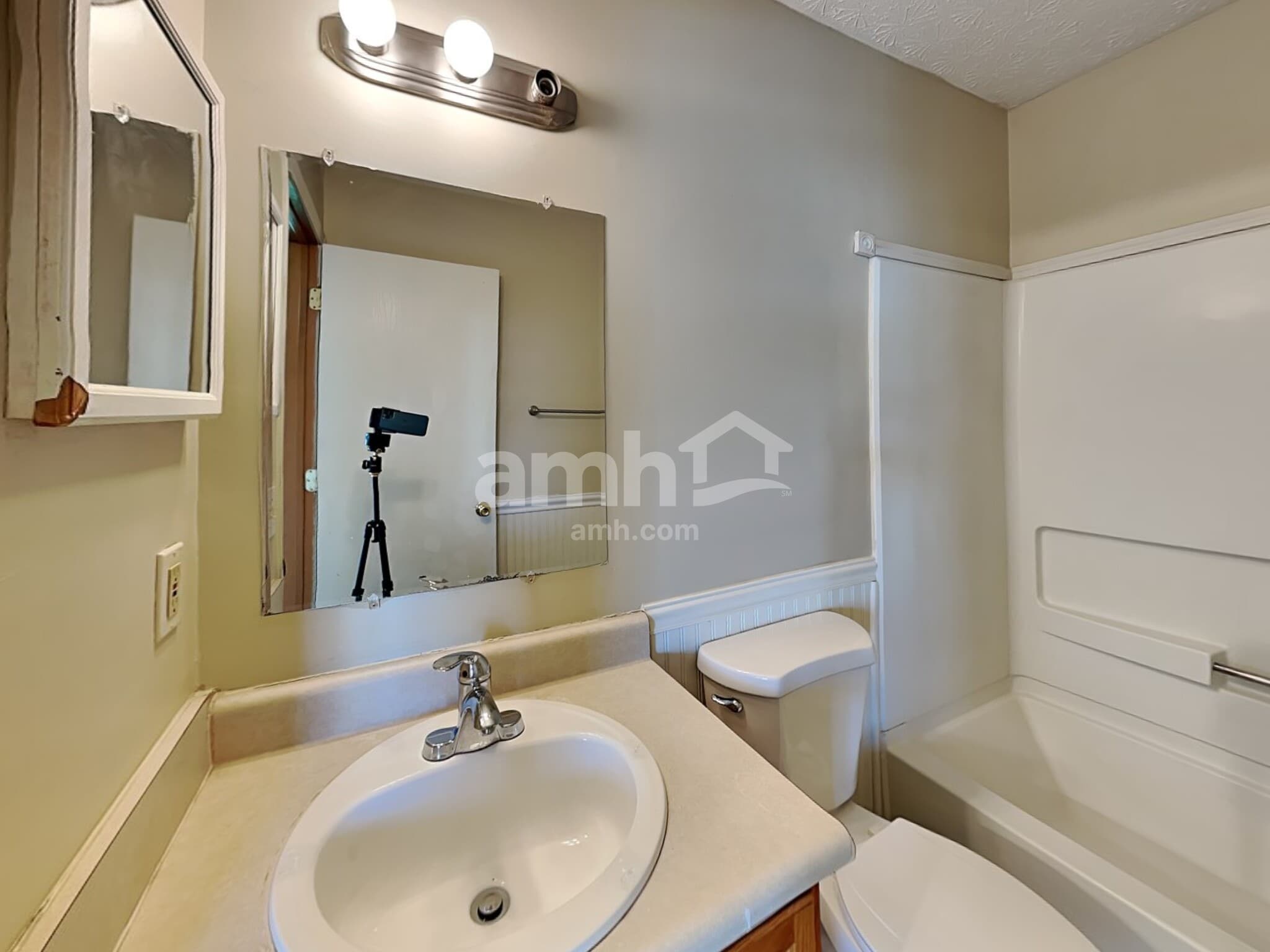 Building Photo - 5448 Longworth Dr