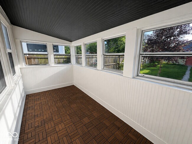 Building Photo - 1124 Evison St