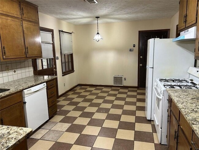 Building Photo - 1530 Oleander Dr SW