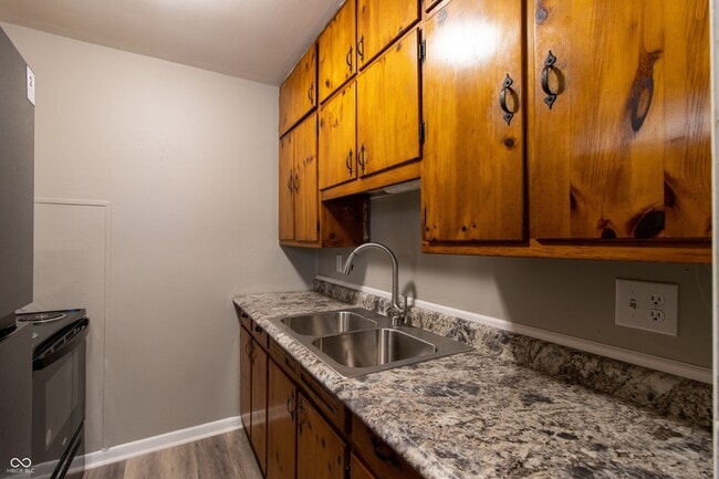 Building Photo - 1104 N Somerset Ave