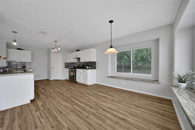 Building Photo - 28634 Hidden Cove Dr