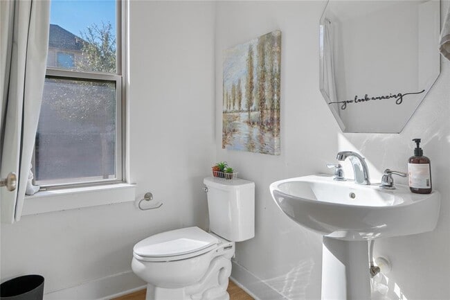 Building Photo - 13001 Hymeadow Dr