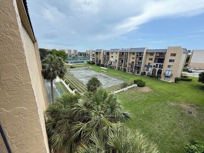 Building Photo - 2788 Tennis Club Dr
