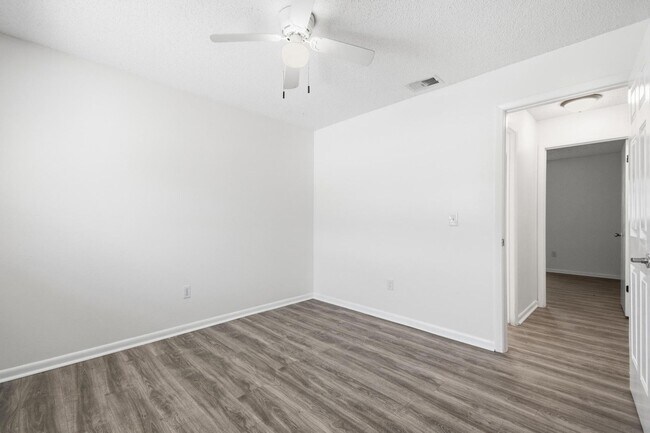 Building Photo - Amazing Pool Home!