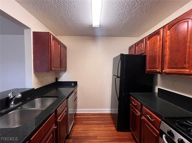 Building Photo - 2031 Dixie Belle Dr