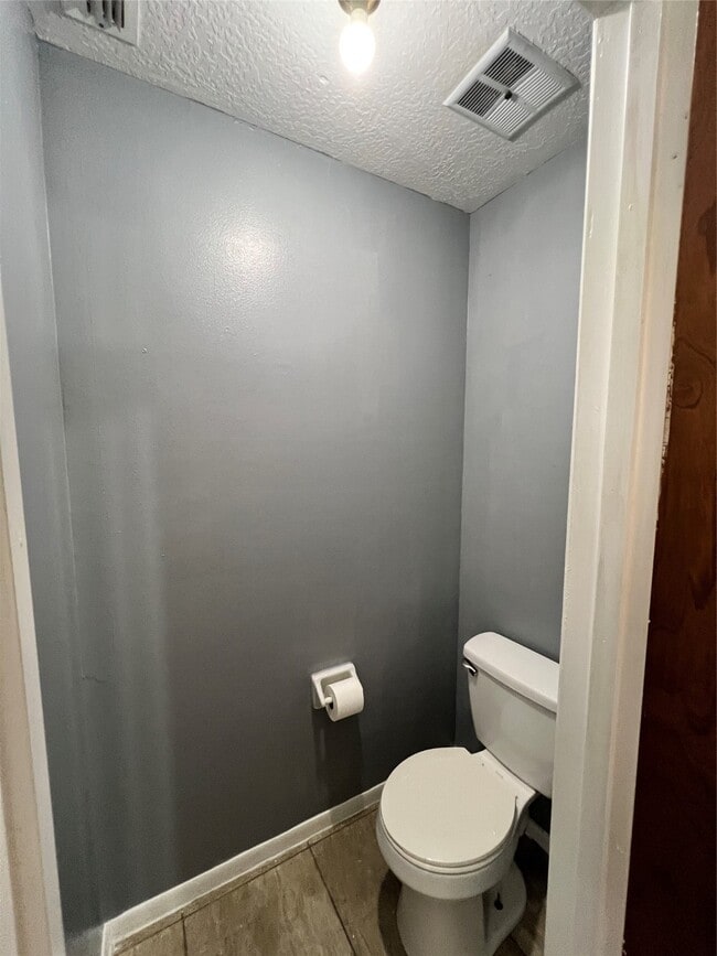 Building Photo - 327 Maybrook Dr