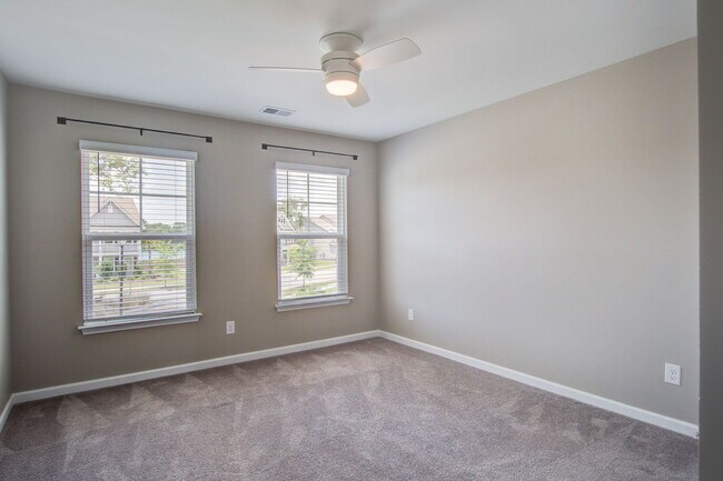 Building Photo - 2732 Harmony Lake Dr