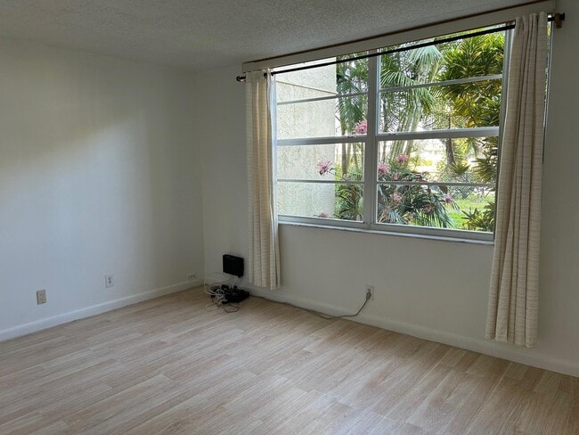 Building Photo - 25 Abbey Ln