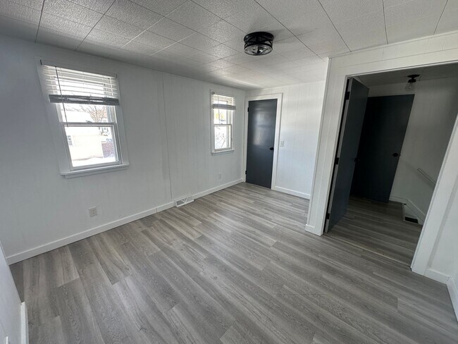 Building Photo - 5836 East Ln