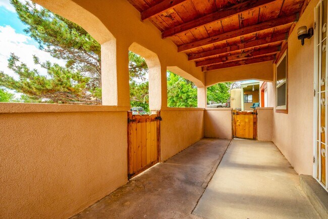 Building Photo - Newly Updated Single Level Home Available Now!