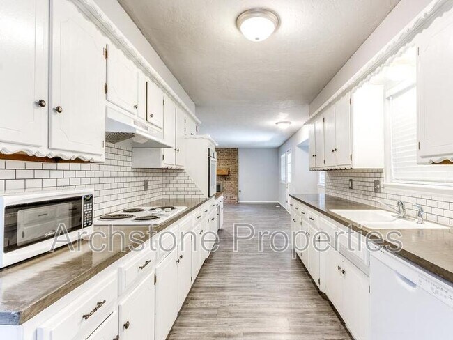 Building Photo - 2524 Boxwood Ave