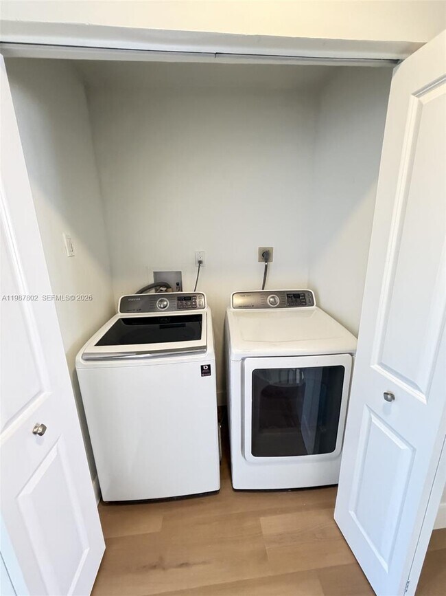 Building Photo - 20951 Vía Oleander