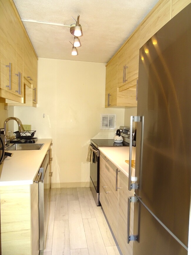 Building Photo - 4 Trowbridge Pl