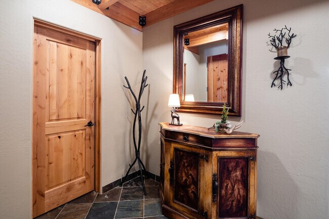 Building Photo - 4 Full Moon Rd