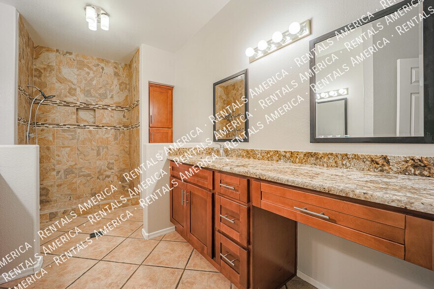 Building Photo - 15050 N Thompson Peak Pkwy