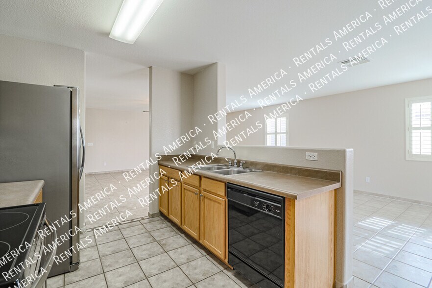 Building Photo - 2575 N Lupita Pl