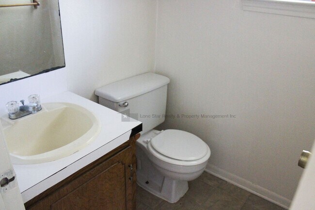 Building Photo - 1704 Bundrant Dr