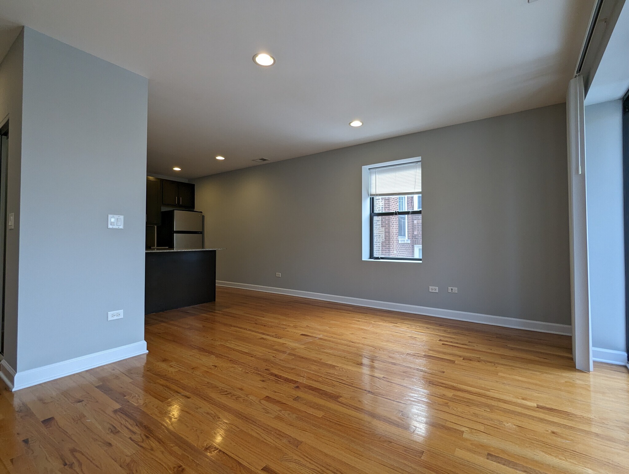 Building Photo - 4744 N Maplewood Ave