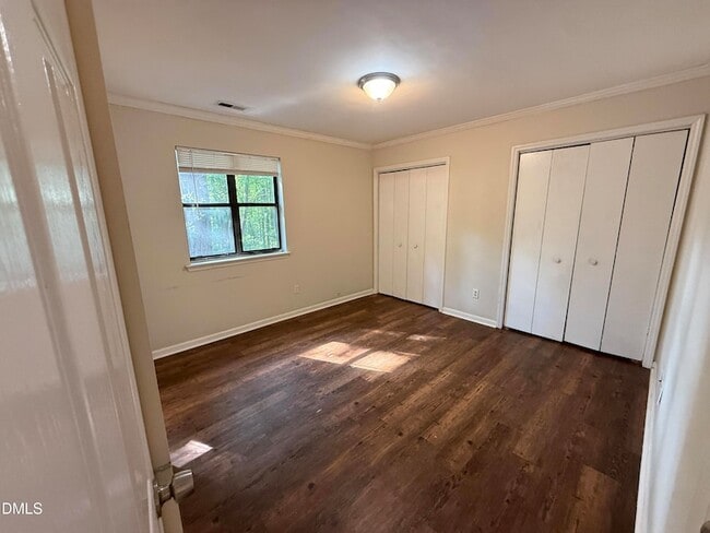 Building Photo - 4822 Hollenden Dr