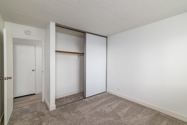 Building Photo - 521 Alameda del Prado