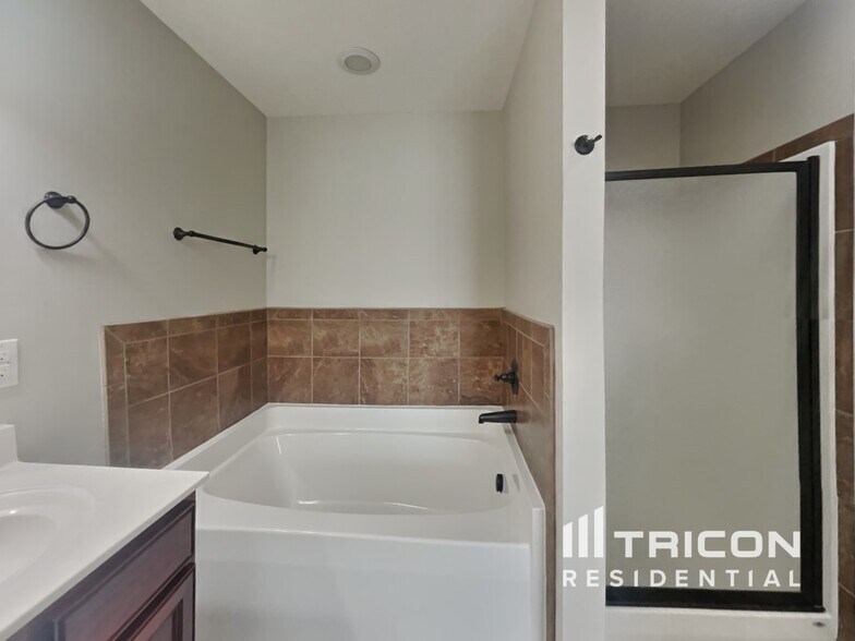 Building Photo - 3770 Tradewinds Terrace