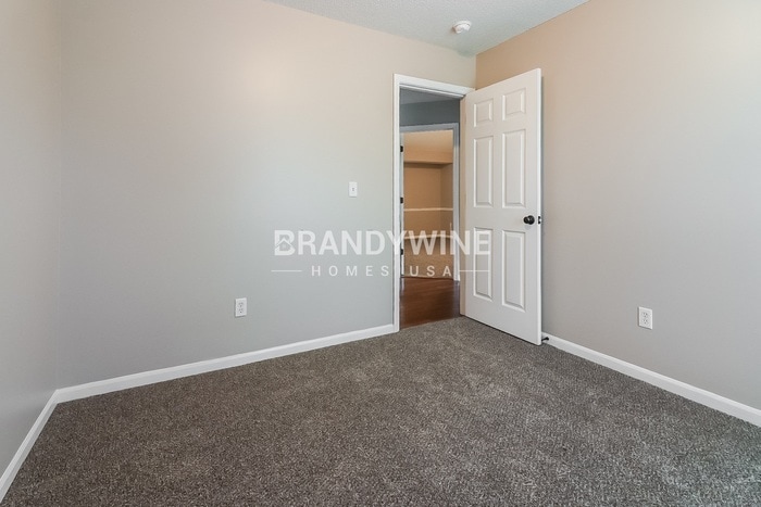 Building Photo - 106 W Laredo Trail