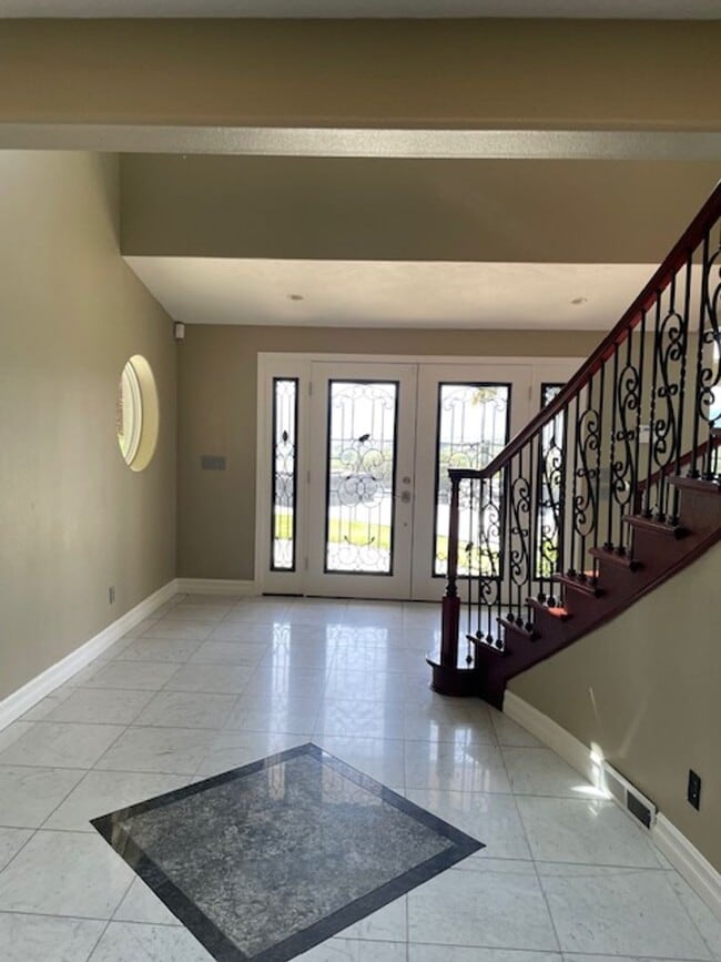 Building Photo - East Medford Luxury View Estate | Infinity Pool | 5 Private Acres- Not Fenced