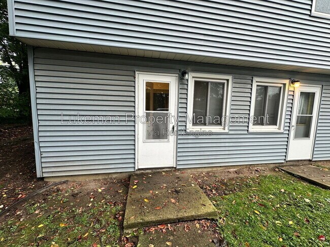 Building Photo - 518 N Clarendon St