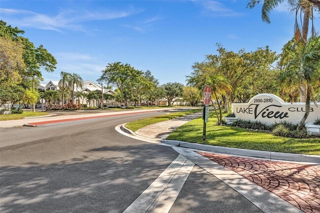 Building Photo - 2810 N Oakland Forest Dr