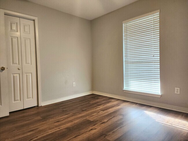 Building Photo - Adorable back yard in Gulf Shores - 3/2