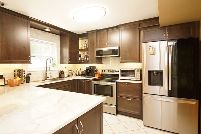 Building Photo - 574 L'Ombre Cir NE