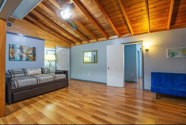 Primary Photo - 1735 Grayson Dr