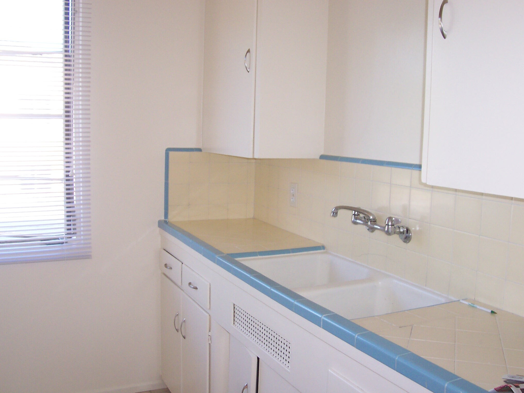 Kitchen - 144 N Sierra Bonita Ave