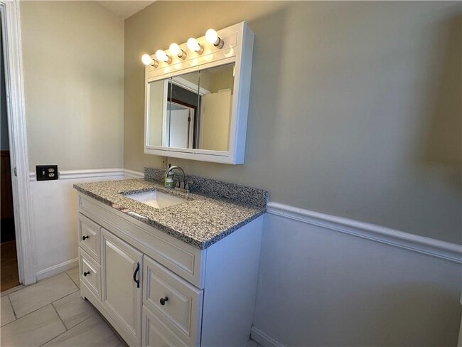 Building Photo - 65 Ingalls St