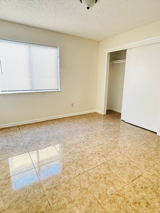 Building Photo - 9004 Pineridge Way